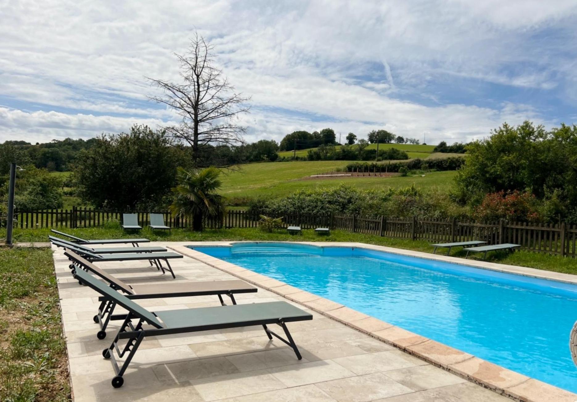 Gites & Chambres D'Hotes Peyrecout Laparrouquial Luaran gambar